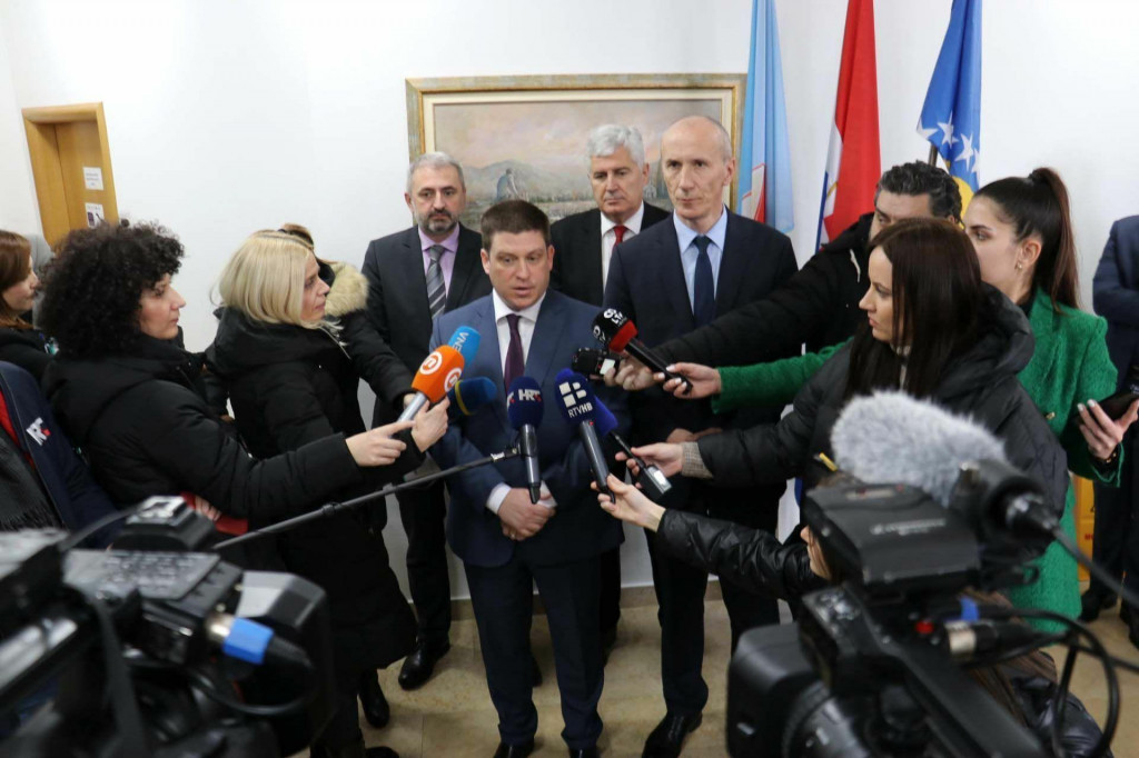 Butković i Šimunović potpisali ugovor o izgradnji regionalne ceste